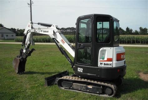 bob-cat e-32 mini excavator|e32i.